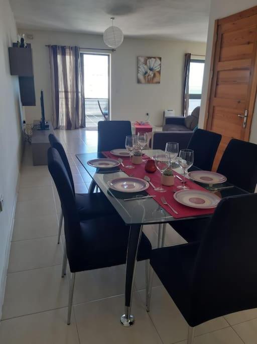 Lovely Two Bedroom Apartment 세인트폴스베이 외부 사진