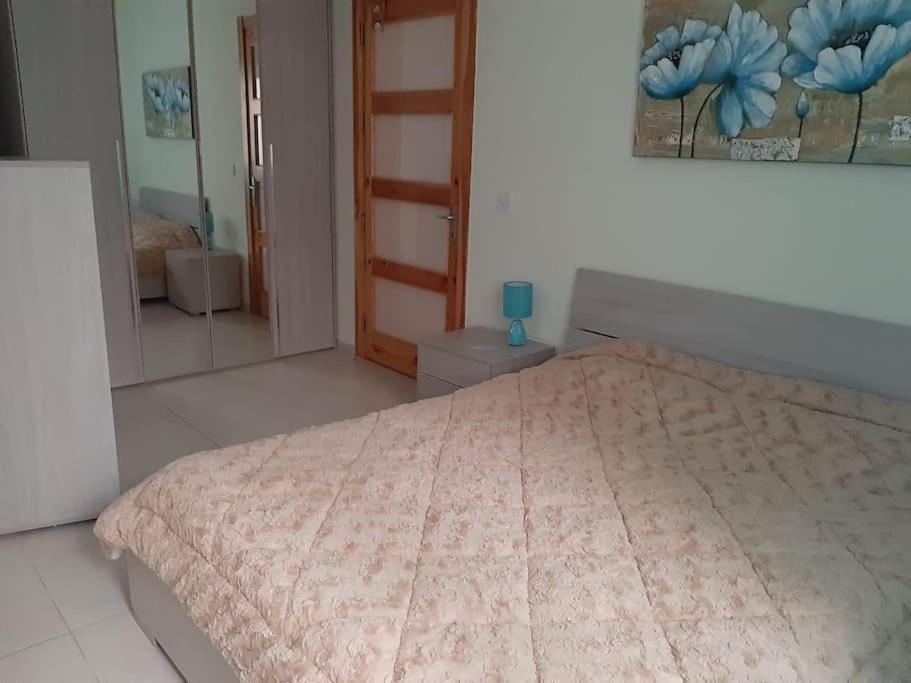 Lovely Two Bedroom Apartment 세인트폴스베이 외부 사진